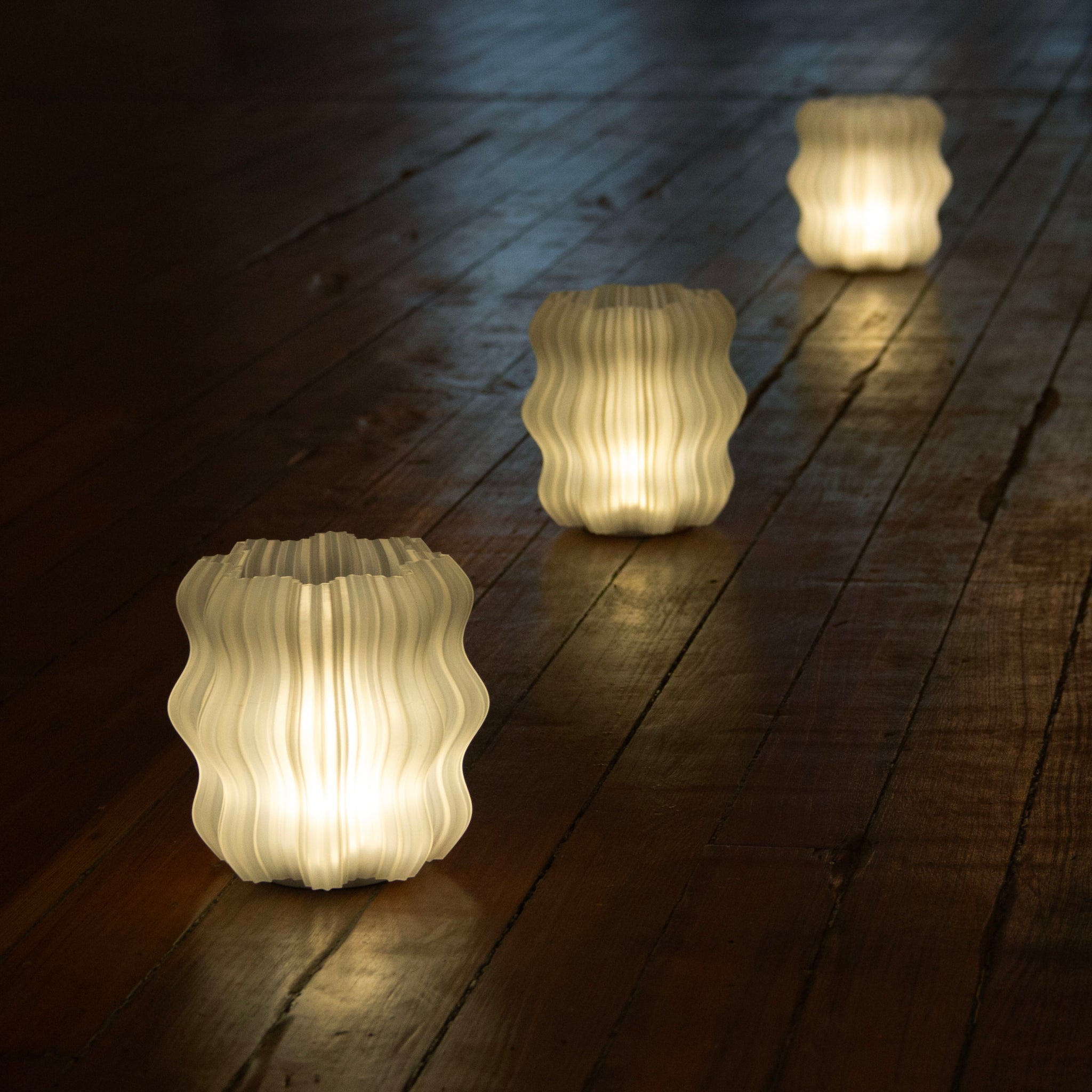 Cordless Mini Wavy Lamp by Wooj Design